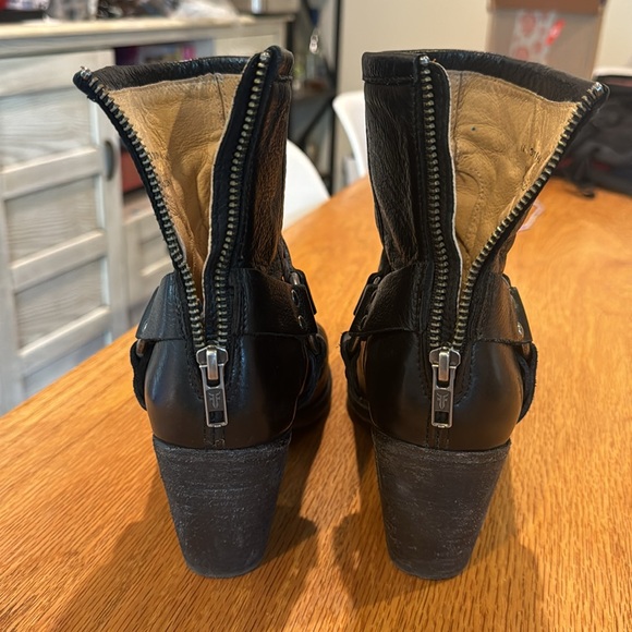 Frye Tabitha Harness Heeled Bootie, Size 10 - Picture 4 of 4